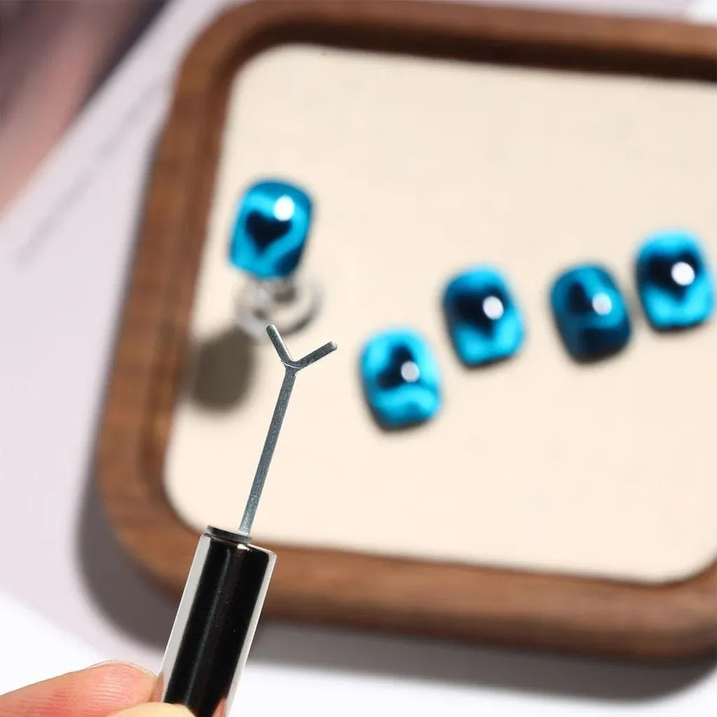 1/2/4pcY-shaped Love Heart Magnetic Auxiliary Tool For Match with Nail Magnet Suck Cat Eye Heart Shapes Effect Nail Gel DIY Tool